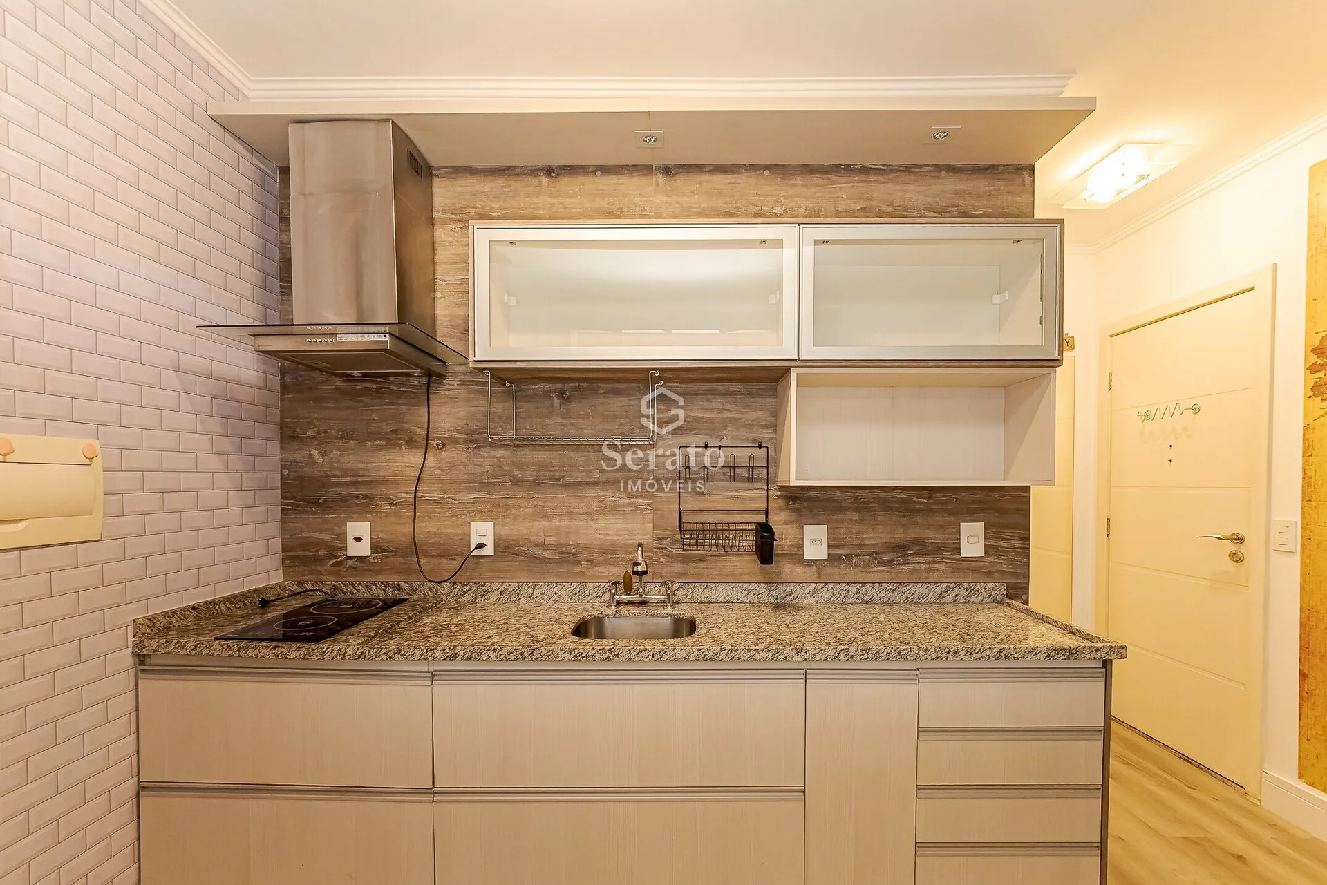 Balcony with a grill in a one-bedroom apartment, 30 m² — photo 12
