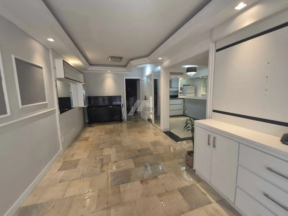 3-bedroom apartment with a glass-enclosed balcony — photo 19