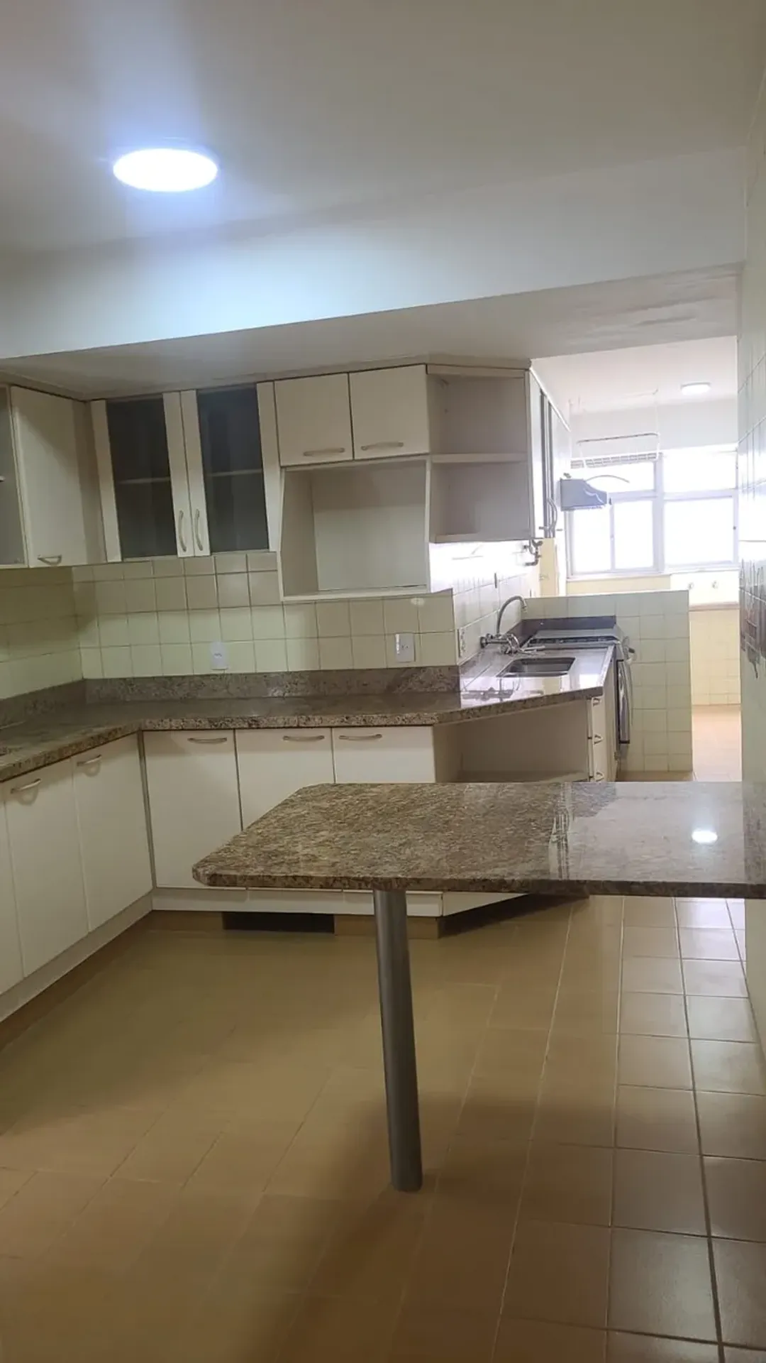 3-bedroom apartment with a bathtub in Rio de Janeiro — photo 6