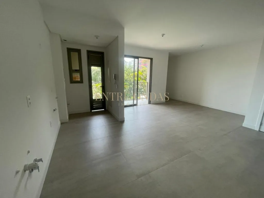2-bedroom apartment in a building with a gym — photo 12