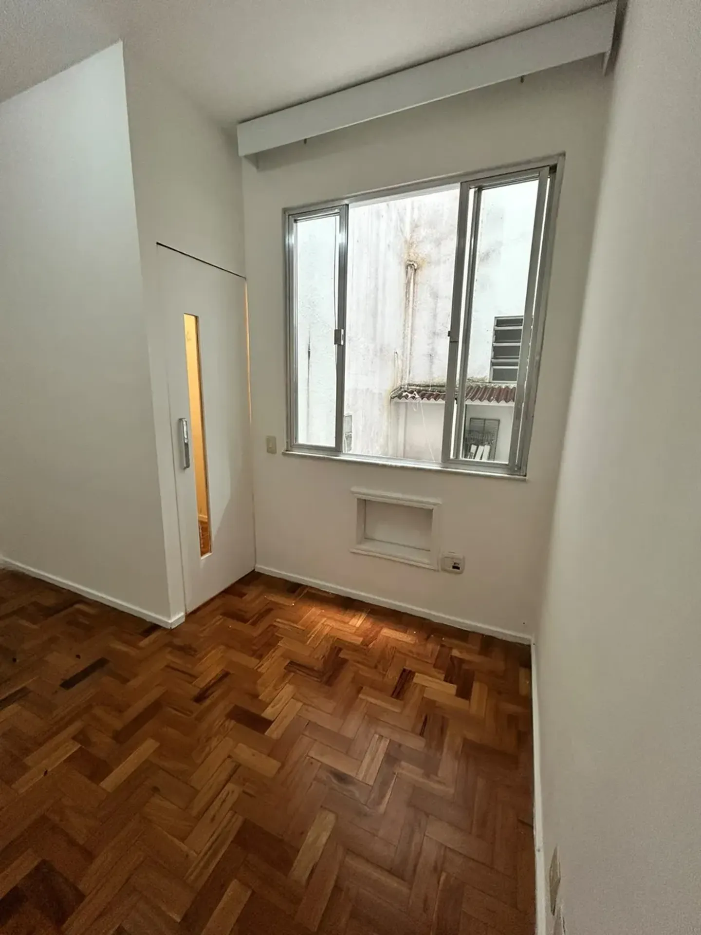 2-bedroom apartment with a walk-in closet — photo 13