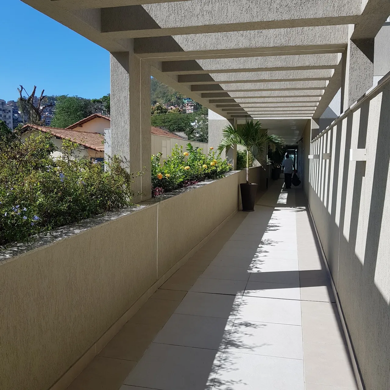 Glass-enclosed balcony in a 2-bedroom apartment, 62 m² — photo 17