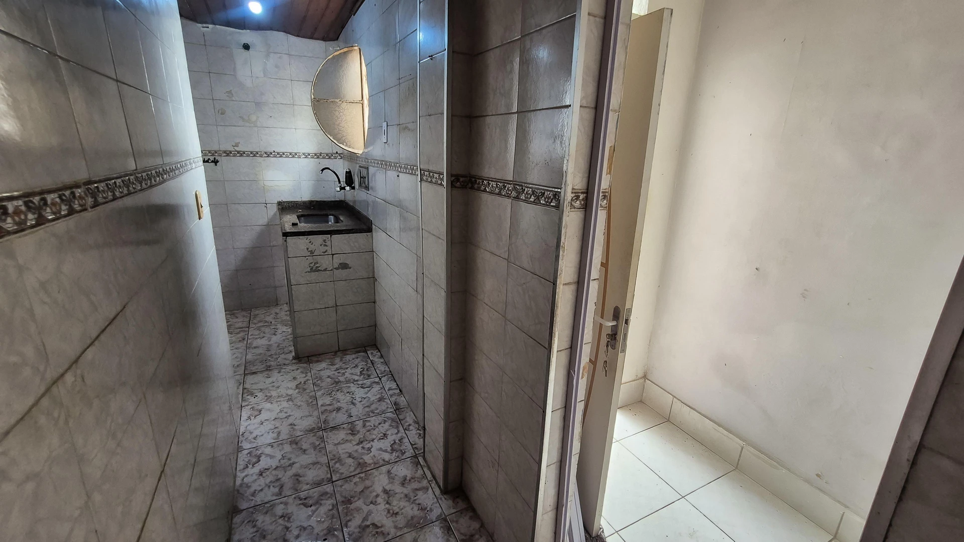Невмебльована квартира з 2 спальнями та компактною кухнею — photo 52
