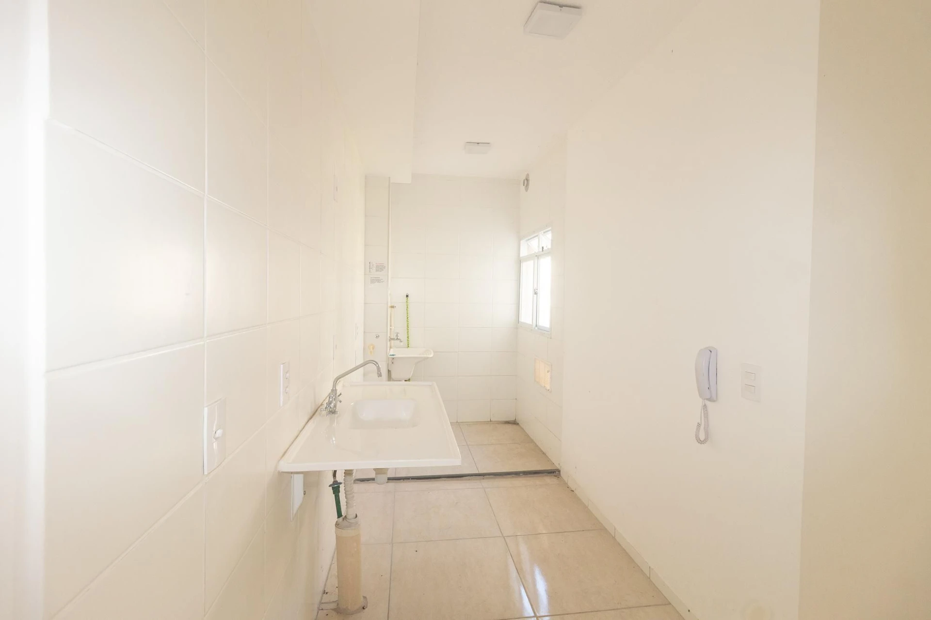 Apartamento com 2 quartos e box de vidro no banheiro — photo 43