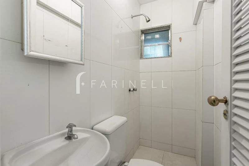 House with 3 bedrooms and 5 bathrooms plus 2 parking spots — photo 44