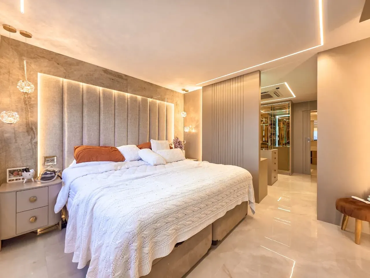 Bathtub in a 3-bedroom apartment, 240 m² — photo 20