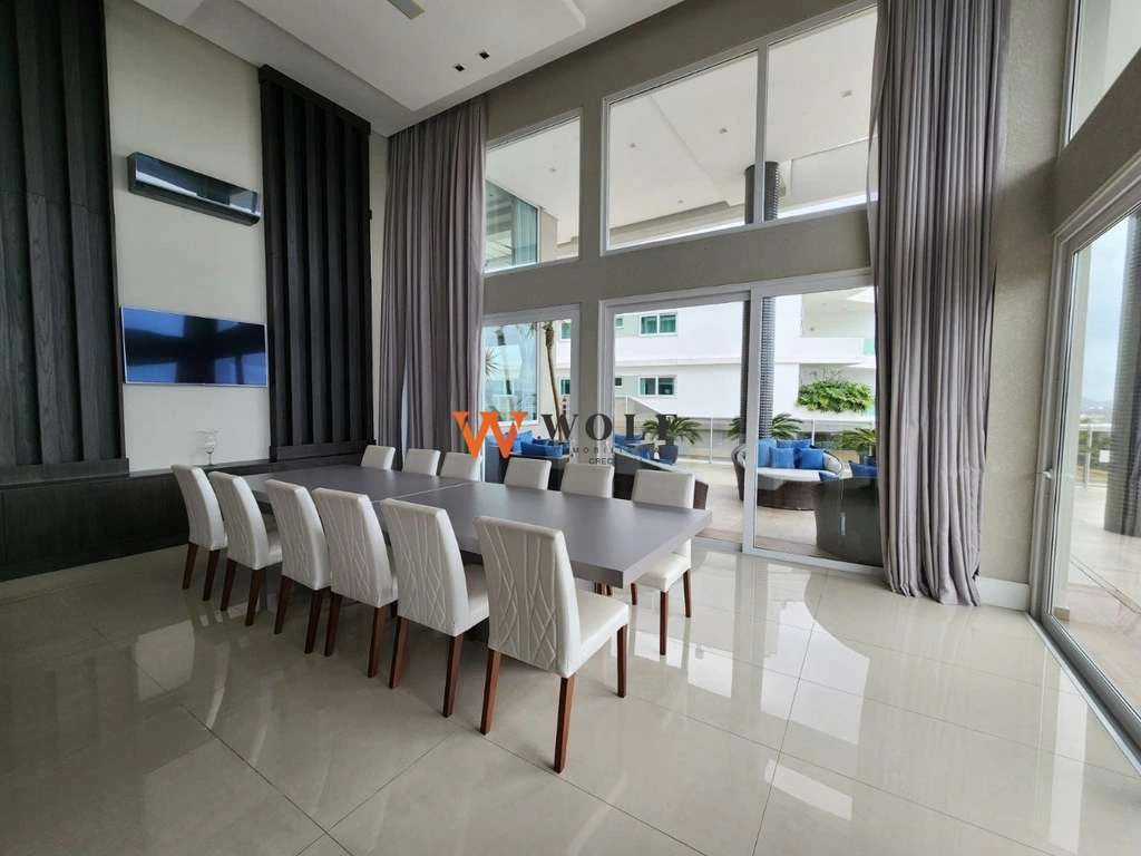 3-bedroom apartment with 2 en-suite baths and balcony — photo 3