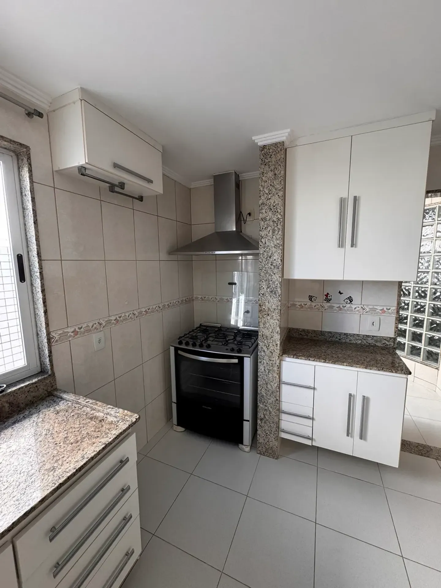 Apartamento com 4 quartos e cozinha separada fechada — photo 22