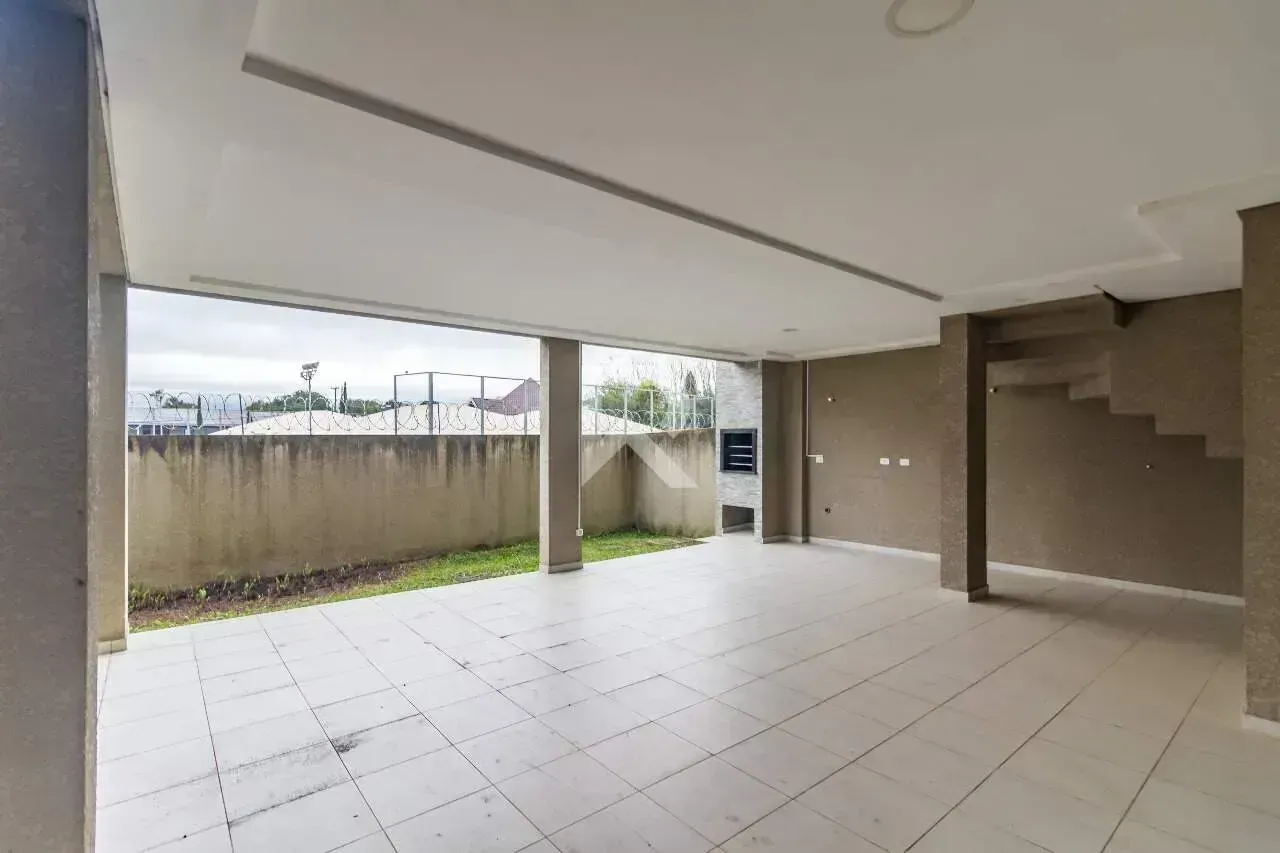 House with 5 bedrooms and 3 parking spaces — photo 33