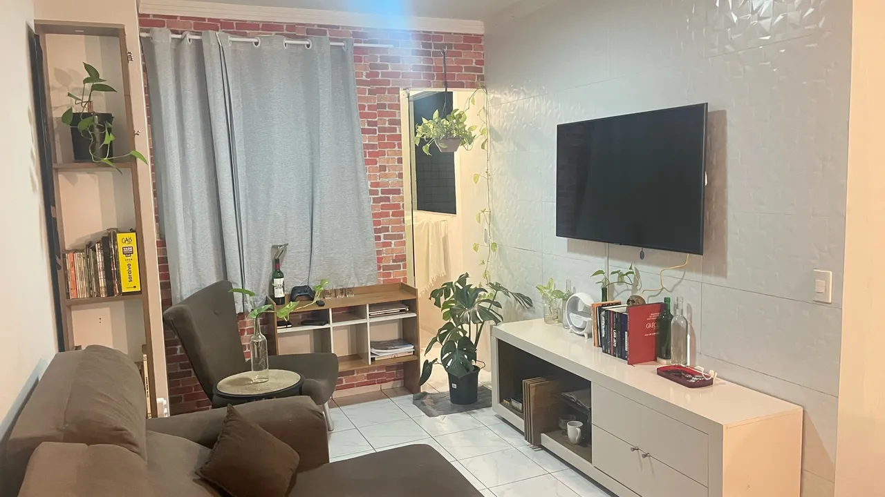 2-bedroom apartment in a building with a gym — photo 2