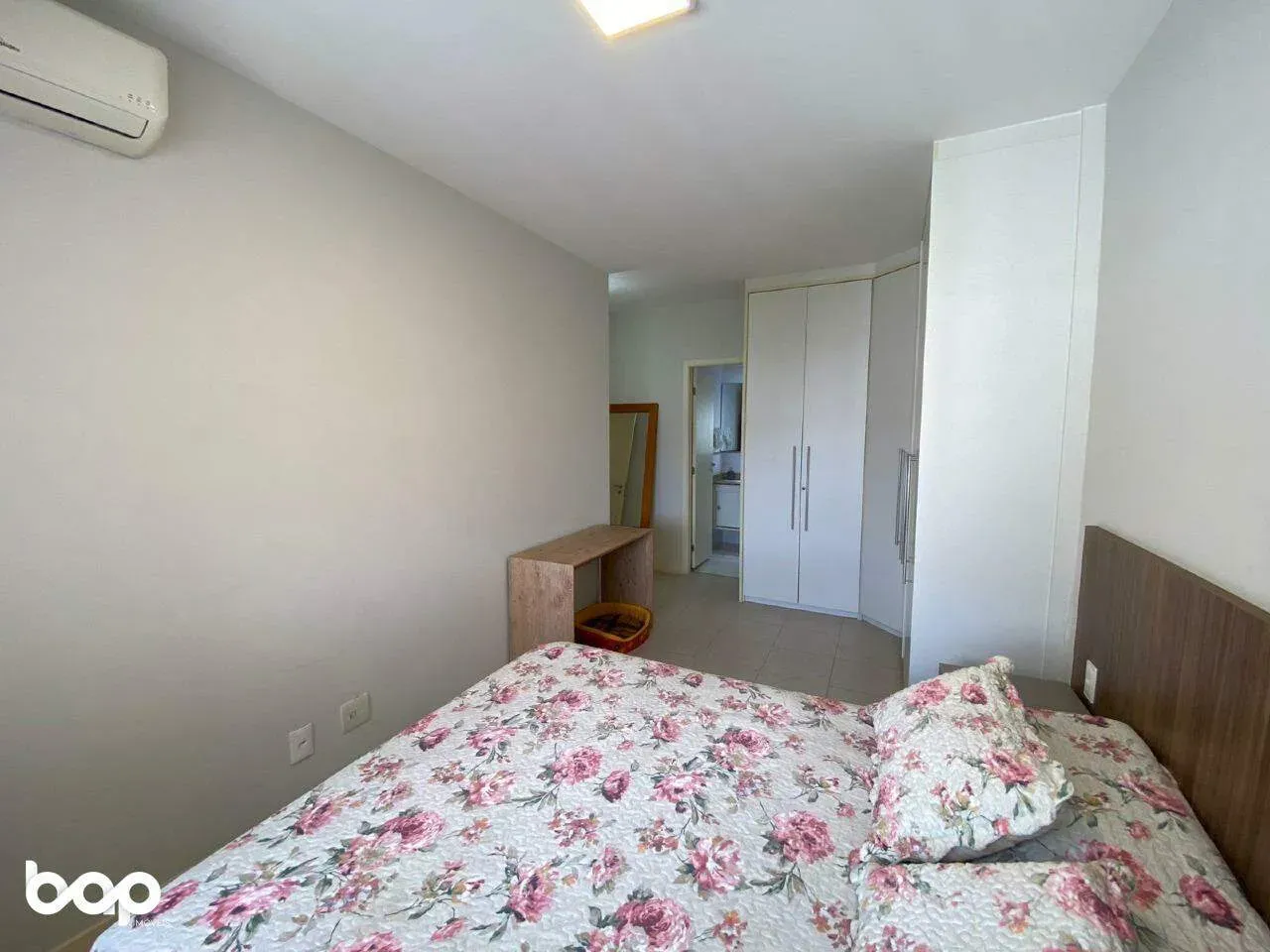 Furnished apartment with 3 bedrooms and 3 bathrooms — photo 11