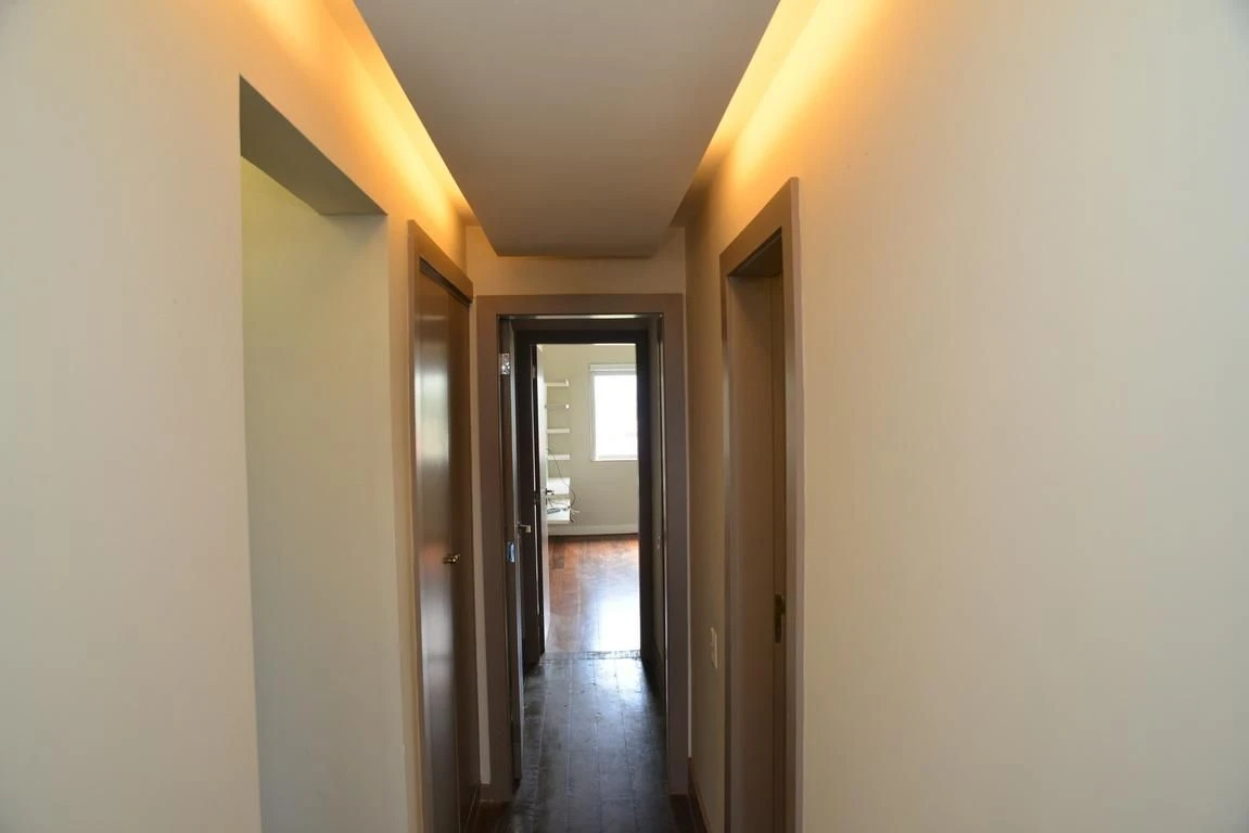 3-bedroom apartment in a building with a gym — photo 42