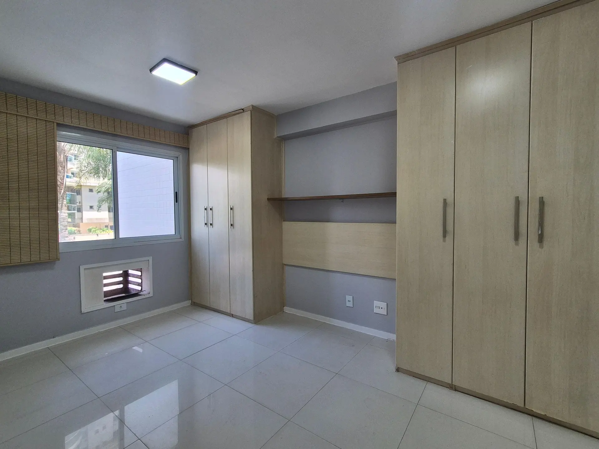 4-bedroom apartment in a building with a gym — photo 13