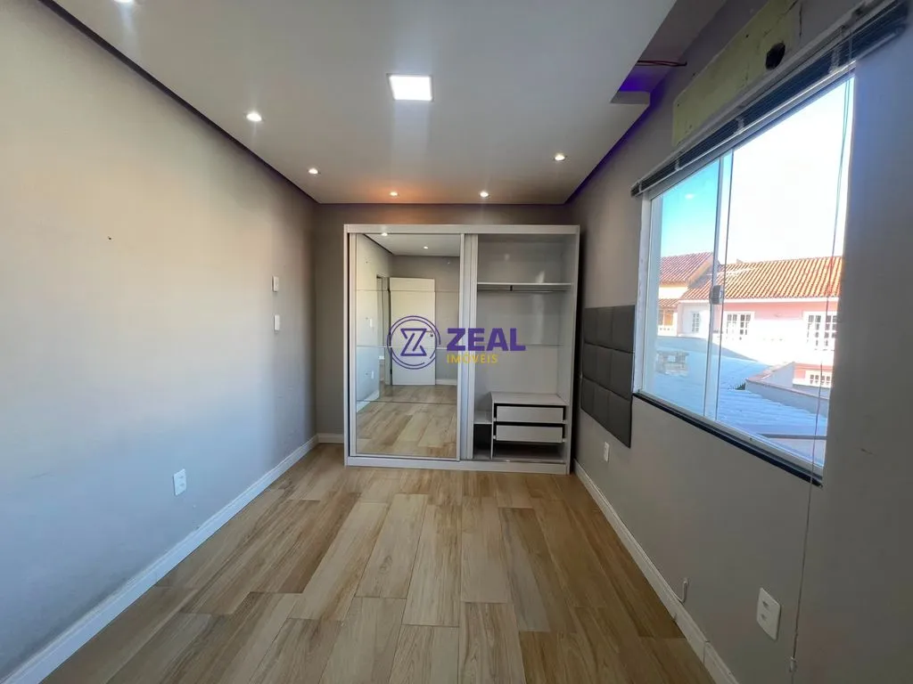 Casa de 280 m² com janelas do piso ao teto e varanda gourmet — photo 22