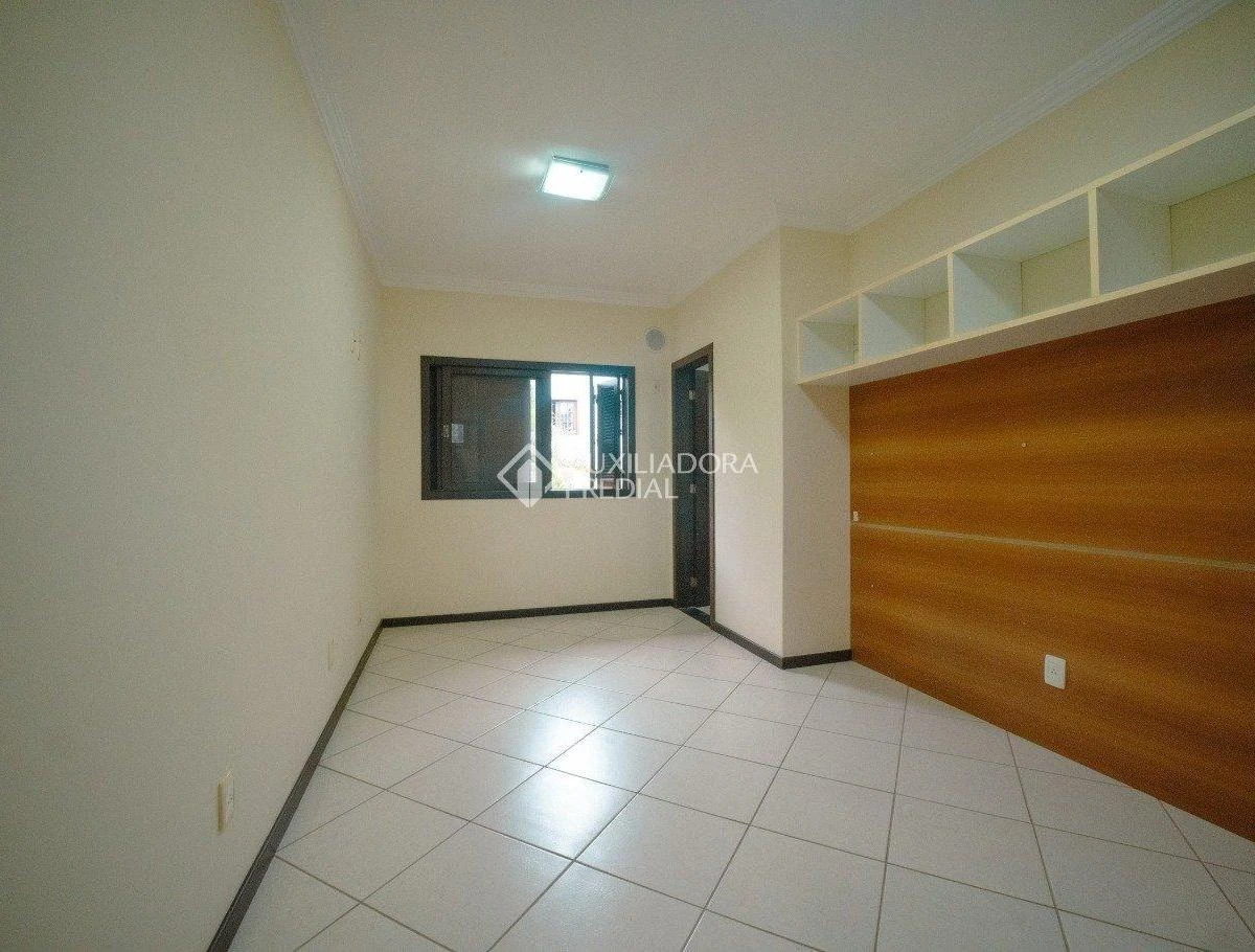 1723 m² house with a bathtub and a grill on the balcony — photo 12