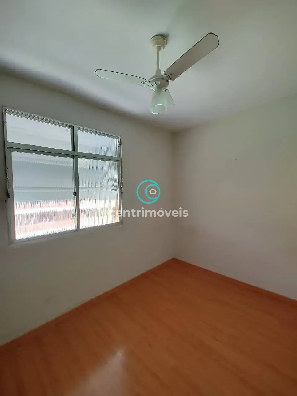 Wood or laminate floors in a 2-bedroom apartment, 50 m² — photo 7