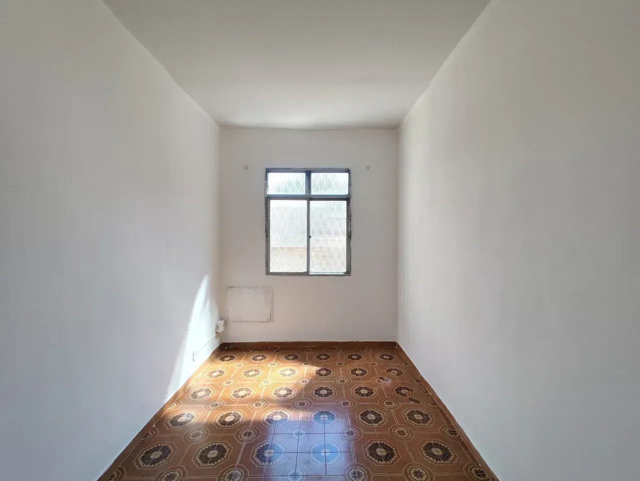 2-bedroom apartment with a glass-enclosed shower — photo 6