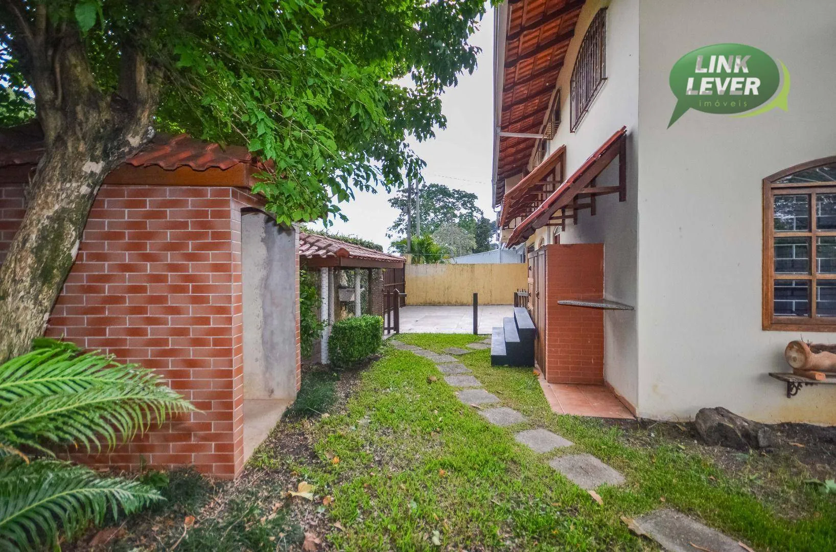 164 m² house with a fireplace and a grill on the balcony — photo 68