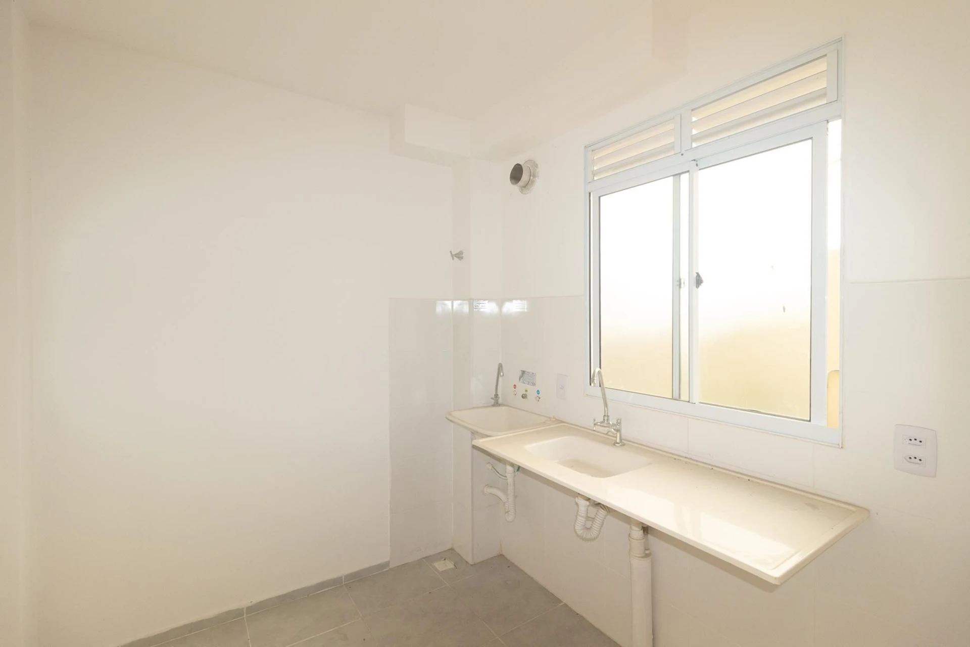 Furnished apartment with 2 bedrooms and 1 parking spot — photo 51