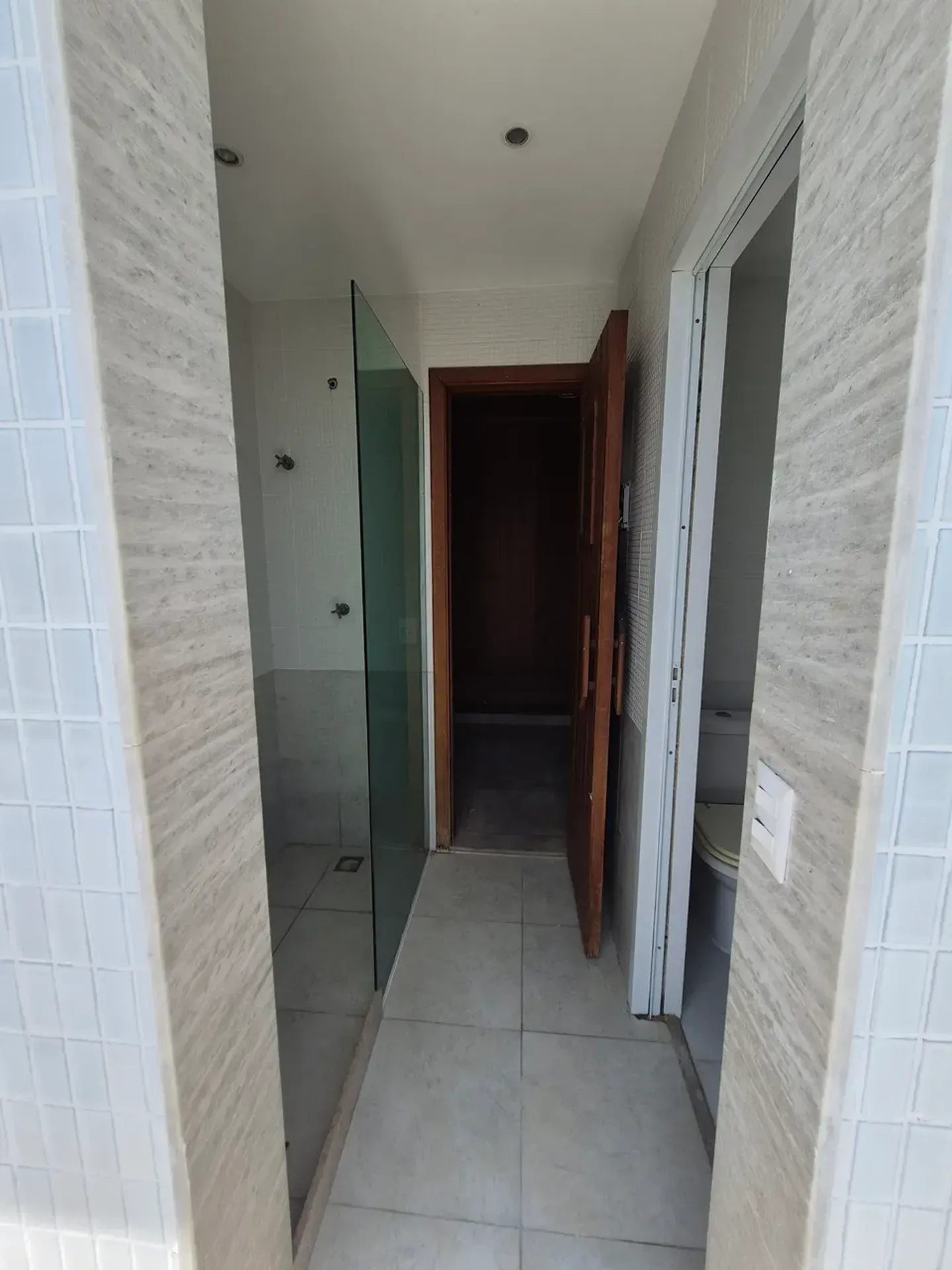 Furnished apartment with 5 bedrooms and shared pool area — photo 20