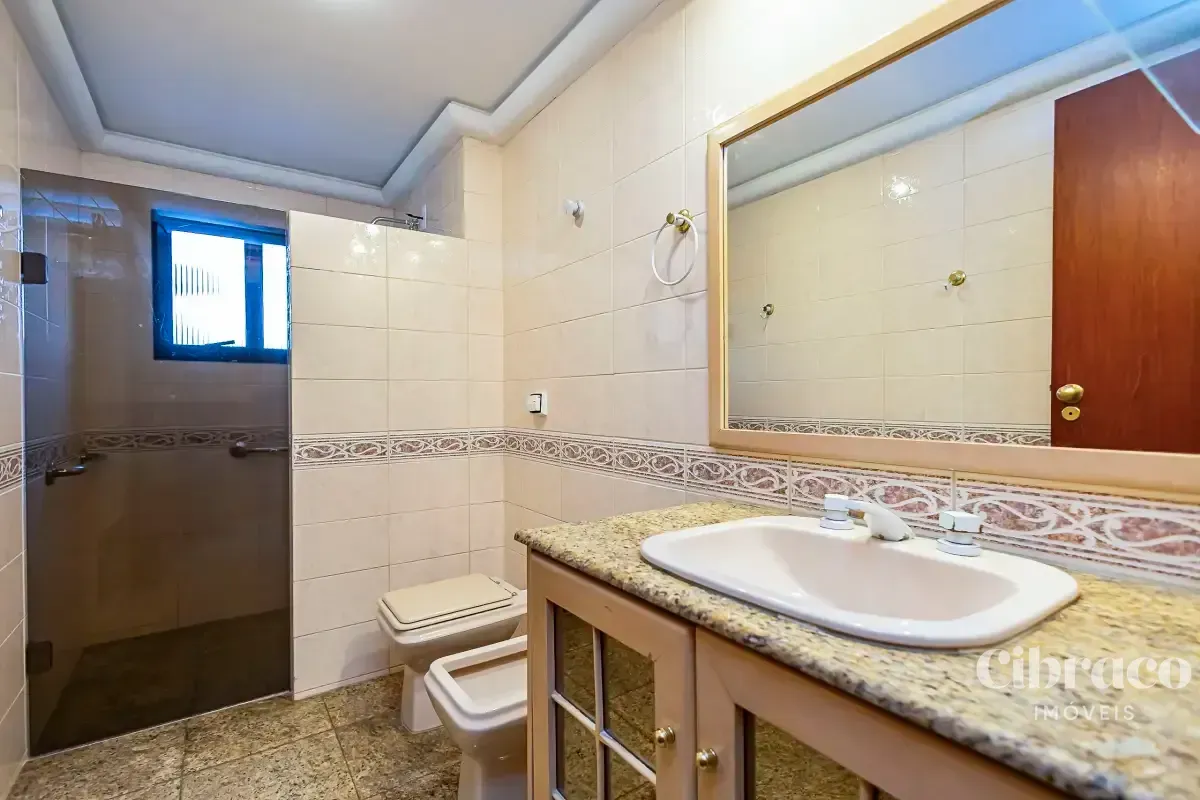 250 m² apartment with 3 bedrooms and a balcony — photo 21