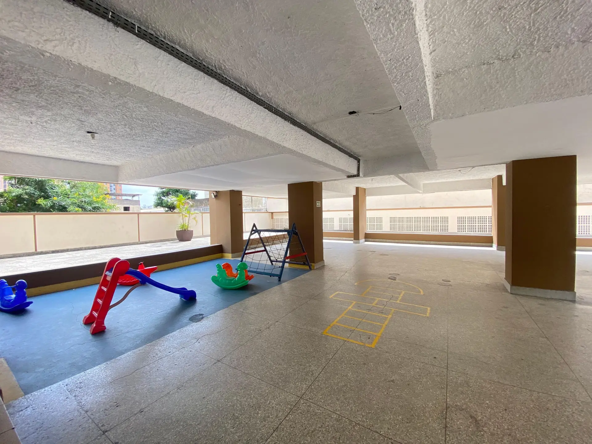Furnished 2-bedroom apartment with 1 parking space — photo 34