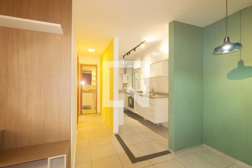 2-bedroom apartment in a building with a gym — photo 7