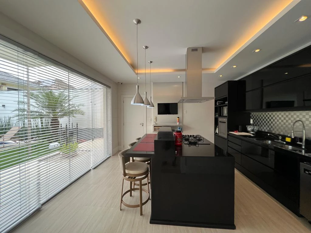 Furnished 700 m² house with 4 en-suites and 4 parking — photo 2
