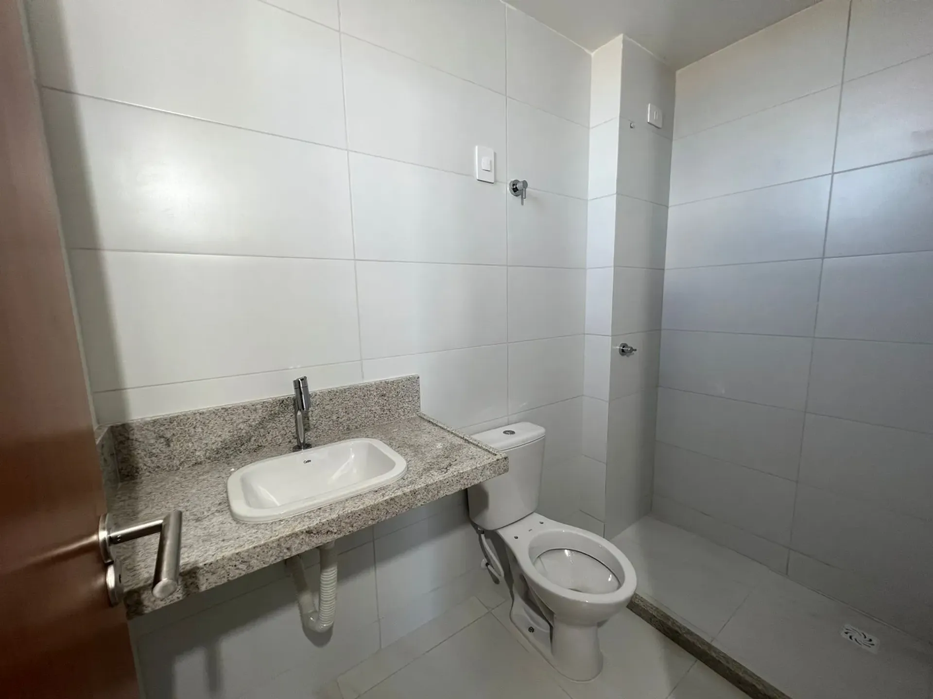 3-bedroom apartment in a building with a coworking space — photo 28