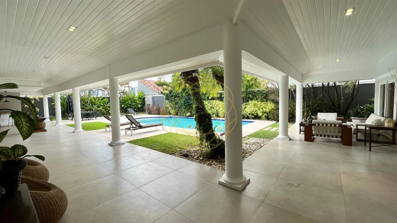 Casa mobiliada com 7 quartos e 984 m², 5 suítes — photo 9