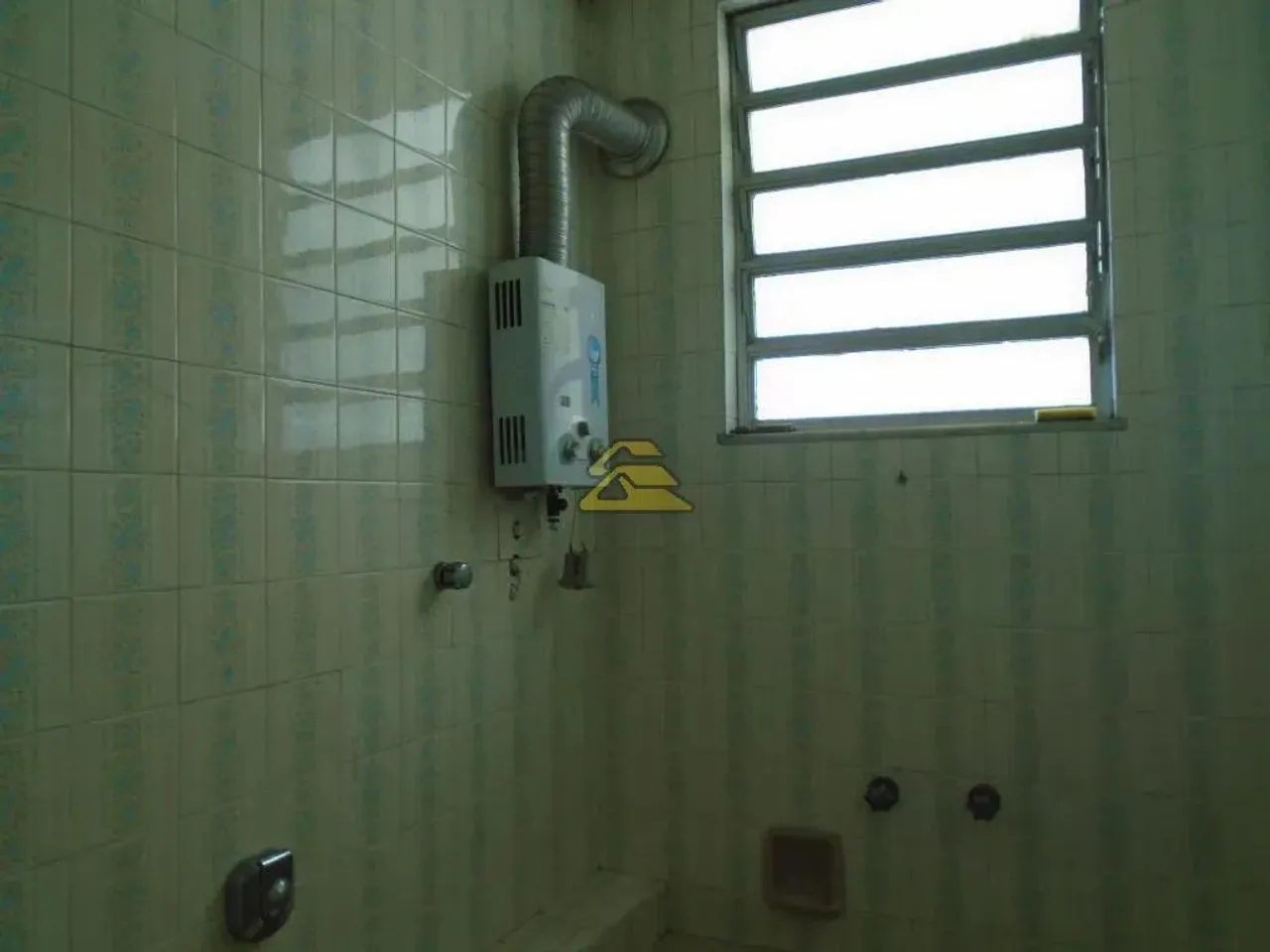 Apartamento de 2 quartos com cozinha separada e fogão a gás — photo 5