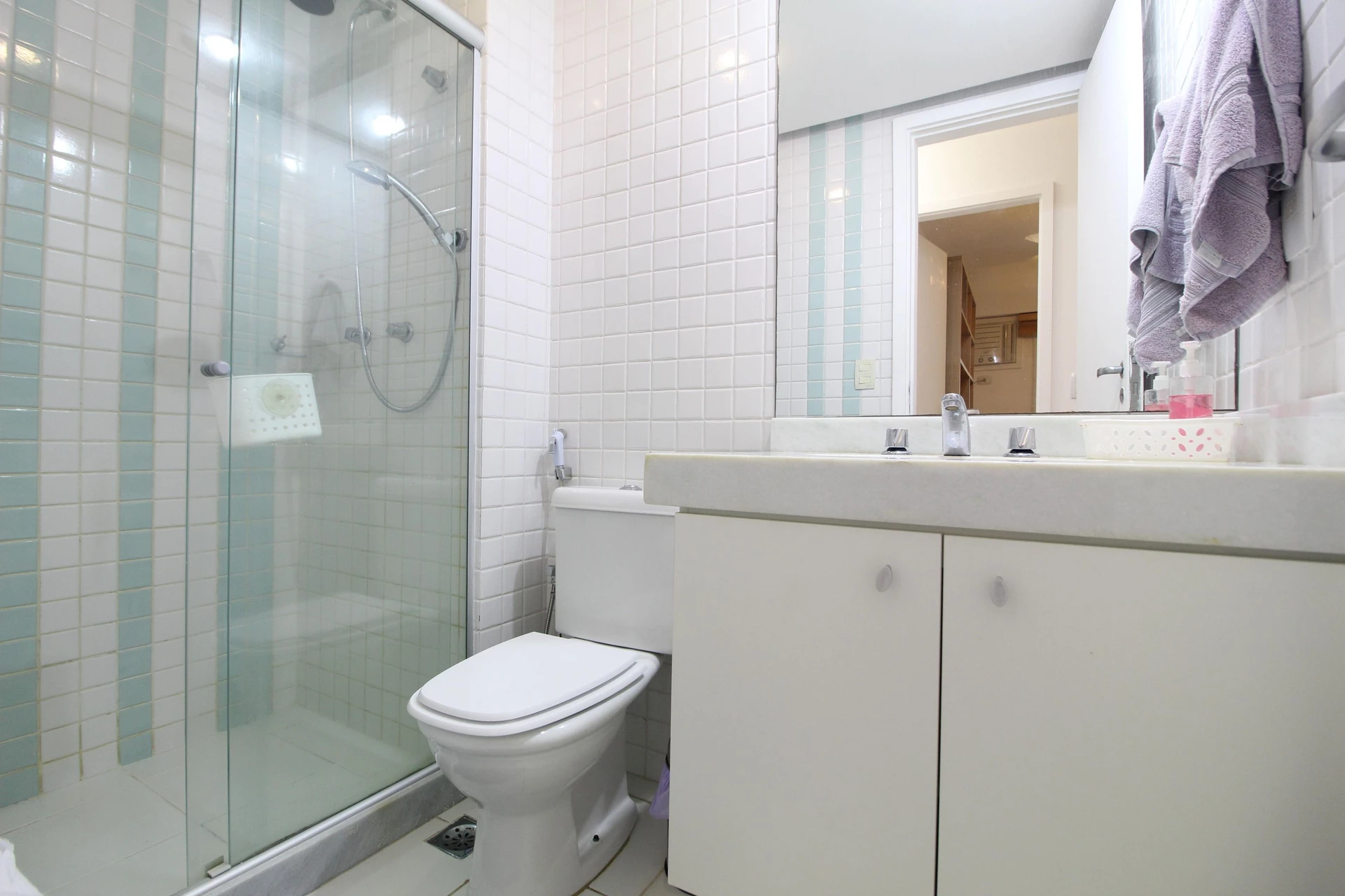 Furnished 3-bedroom apartment with 2 bathrooms — photo 26