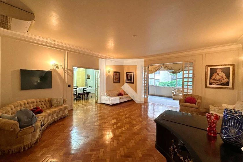 Glass-enclosed balcony in a 4-bedroom apartment, 403 m² — photo 4