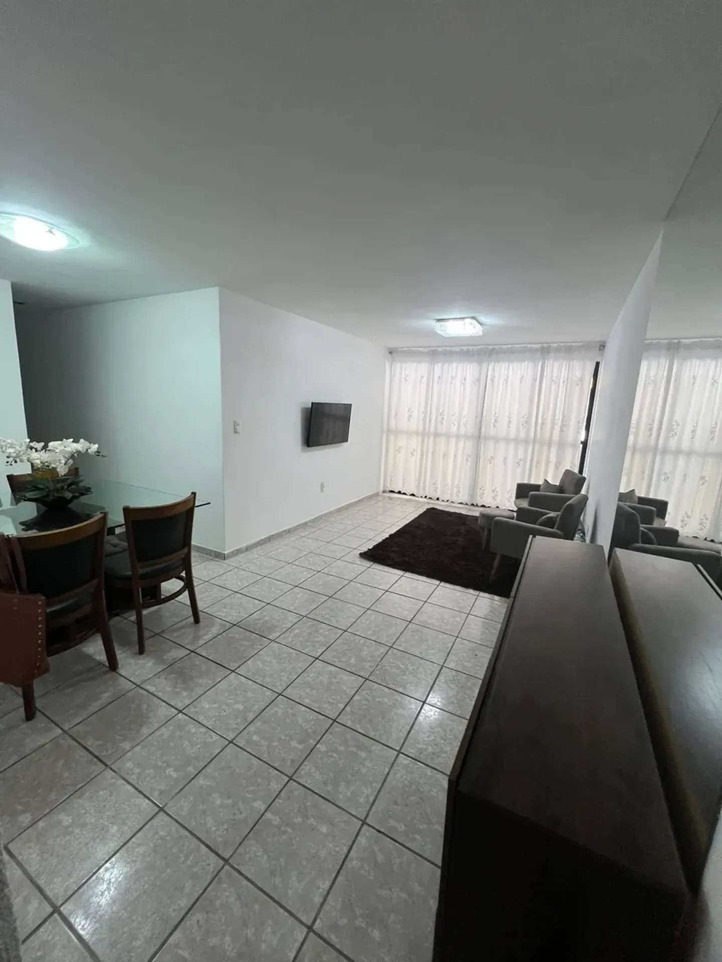 Мебльована квартира 127 м² з 3 спальнями-сюїтами і 2 місцями