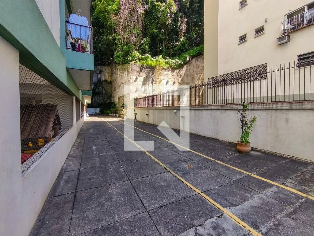 Furnished 4-bedroom apartment with balcony — photo 62