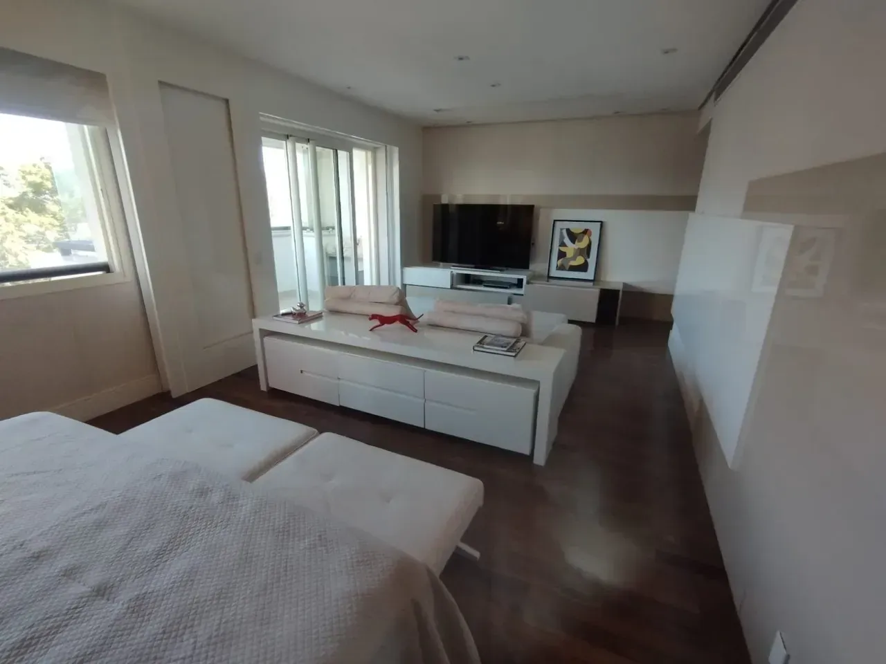 Apartamento sem mobília com 4 quartos e 5 banheiros — photo 23