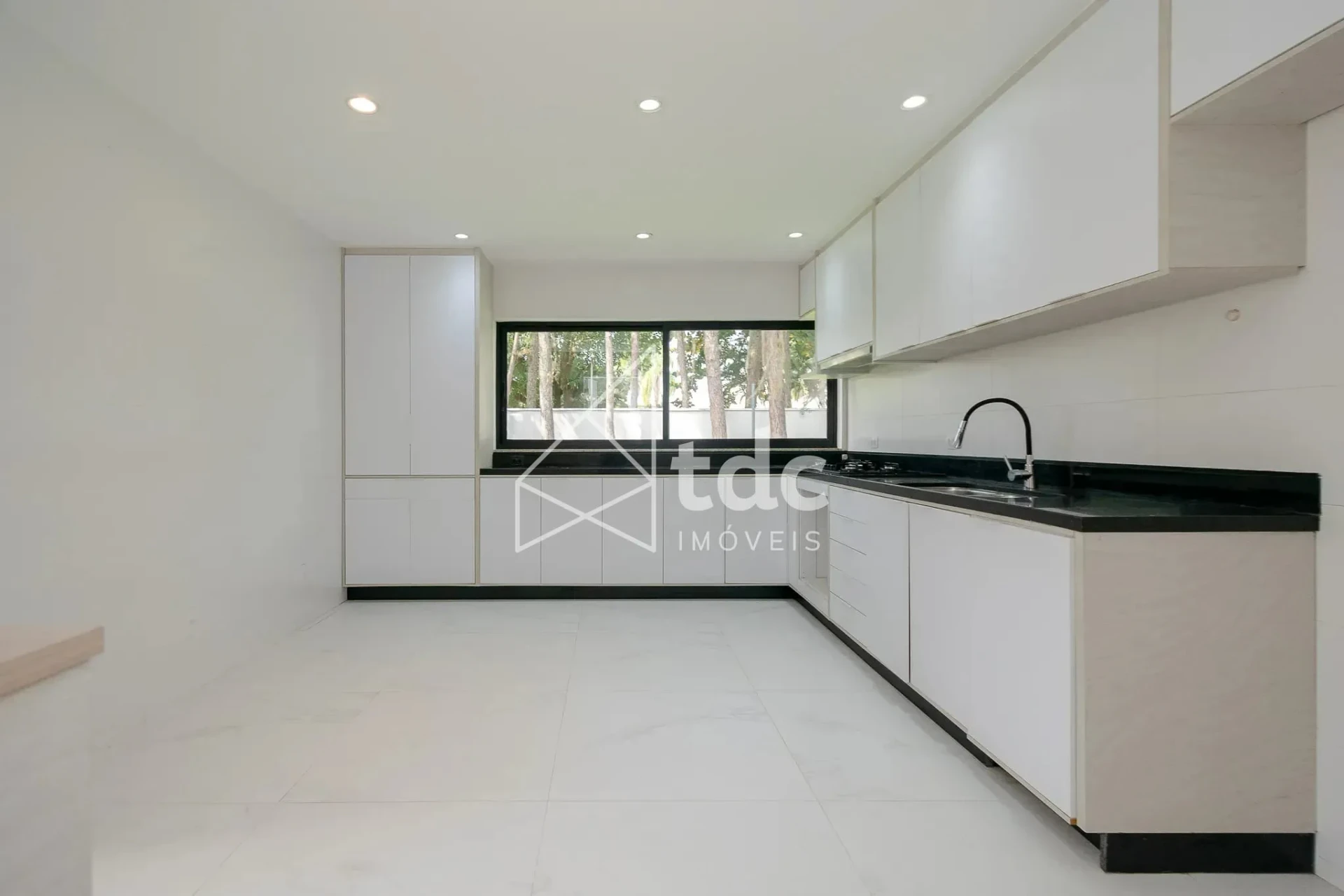 Casa em condomínio com 4 suítes e 3 vagas — photo 5