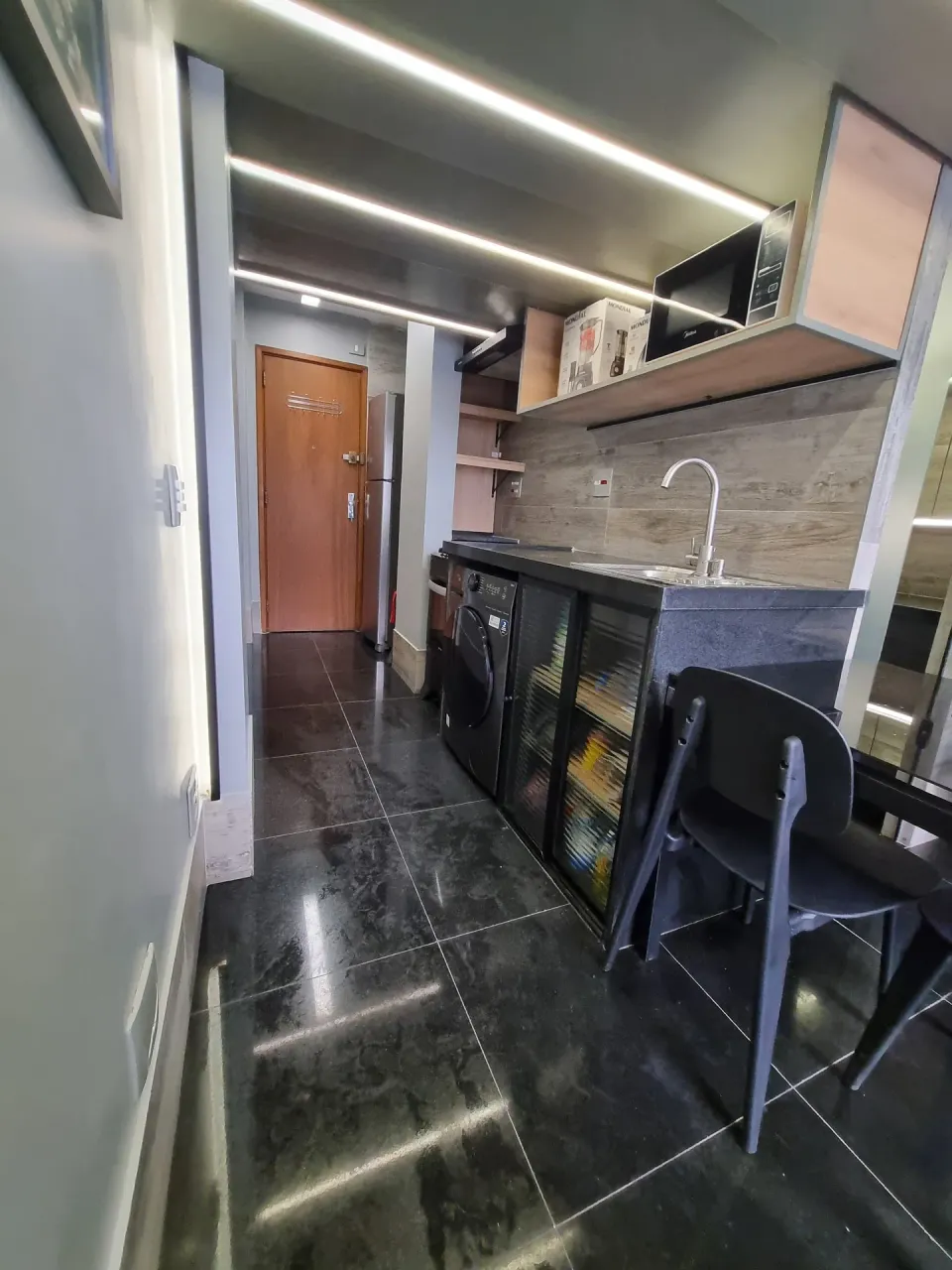 Loft mobiliado com 1 dormitório e cozinha compacta — photo 2