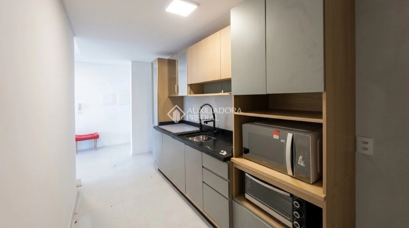 2-bedroom apartment with open kitchen and gas stove — photo 2