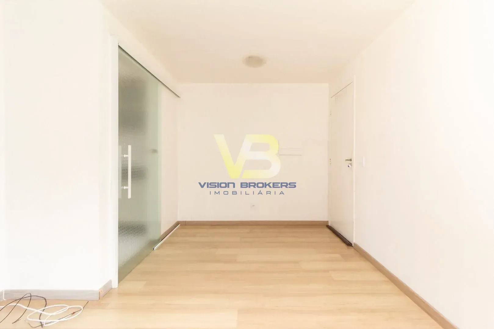 2-bedroom apartment with wood or laminate floors in Curitiba — photo 21