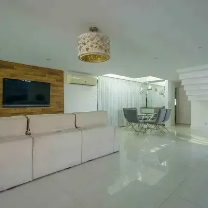 5-bedroom house with a bathtub in Rio de Janeiro — photo 17
