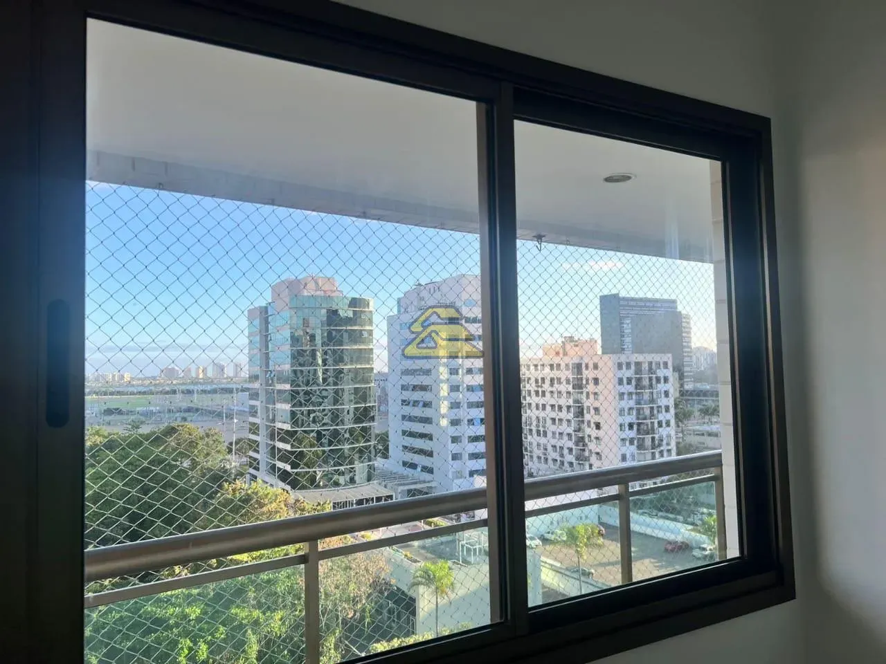 3-bedroom apartment with balcony and a closed kitchen — photo 19