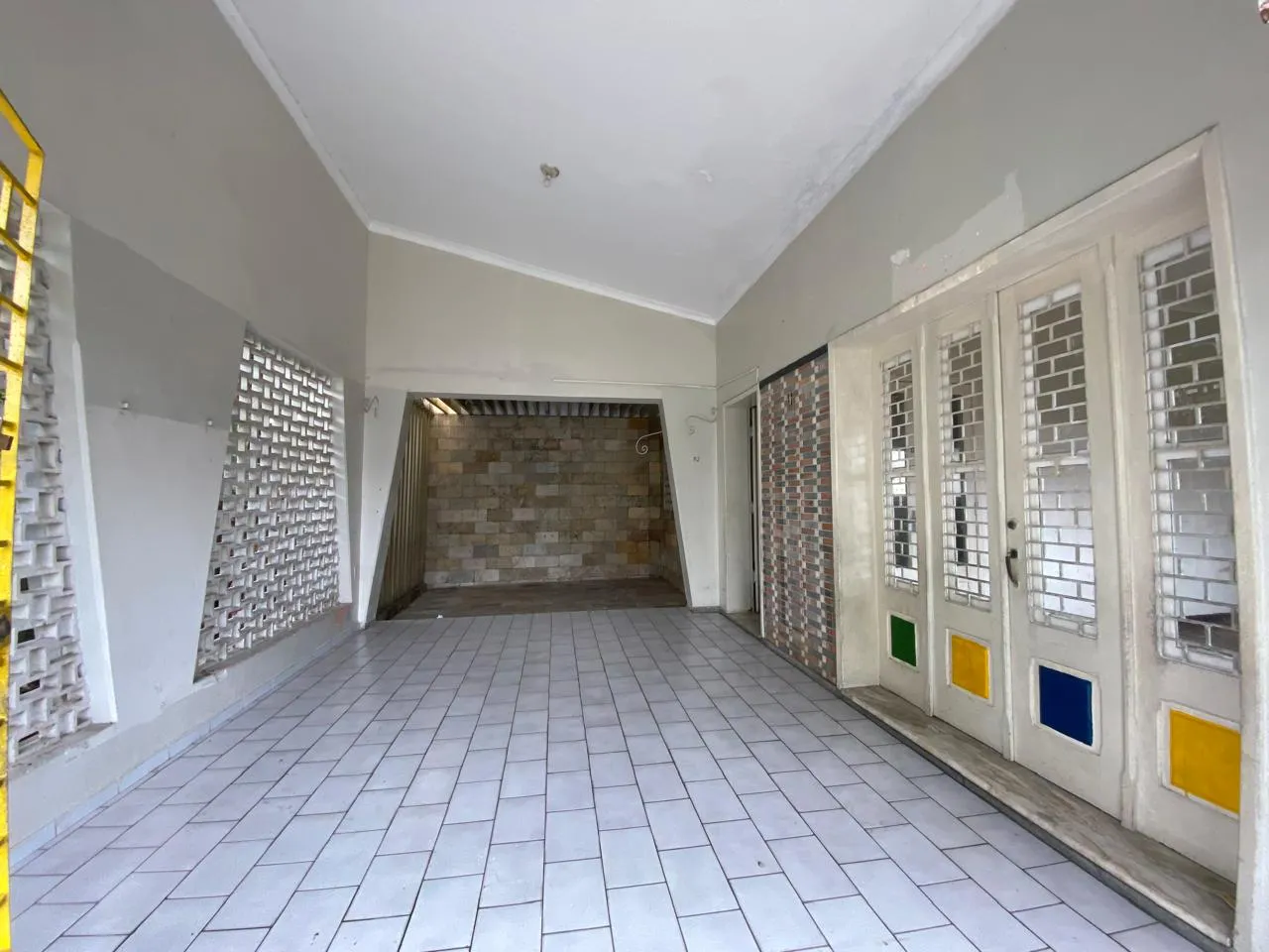 Unfurnished house with 5 bedrooms and 621 m² — photo 5