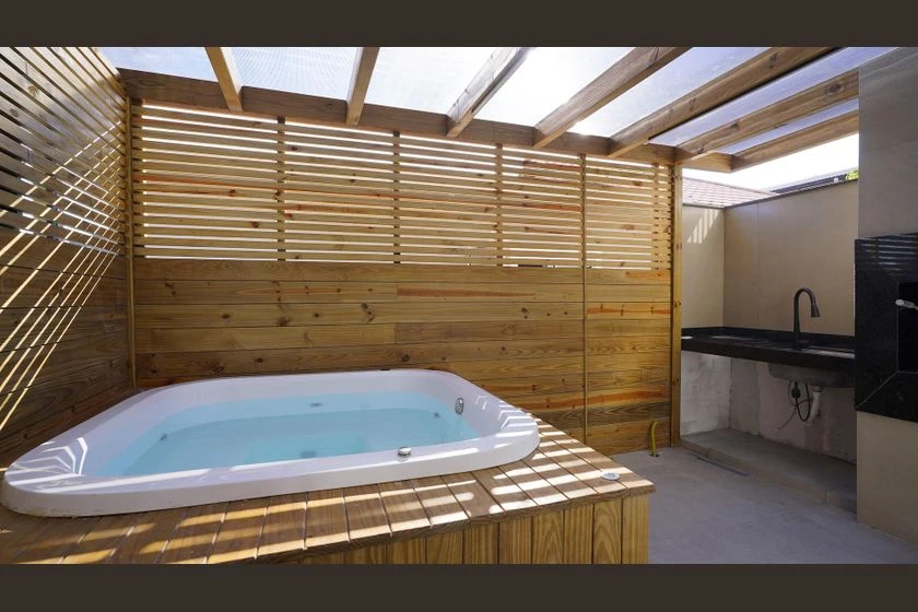 Studio mobiliado com mesa de trabalho e jardim privativo — photo 4