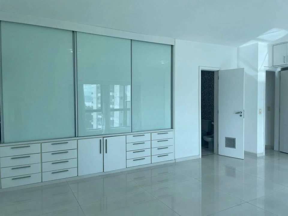 Apartment with 3 en-suite bedrooms and gas stove — photo 4