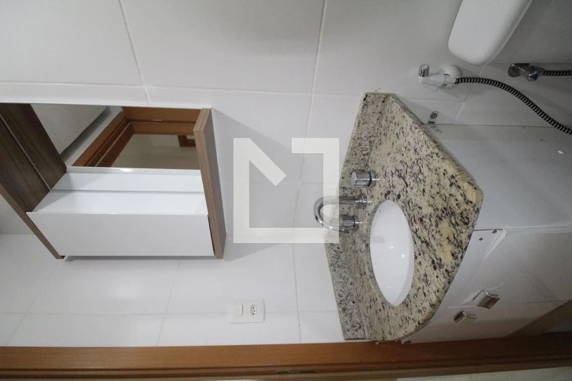 Apartamento sem mobília com varanda e 3 quartos — photo 47