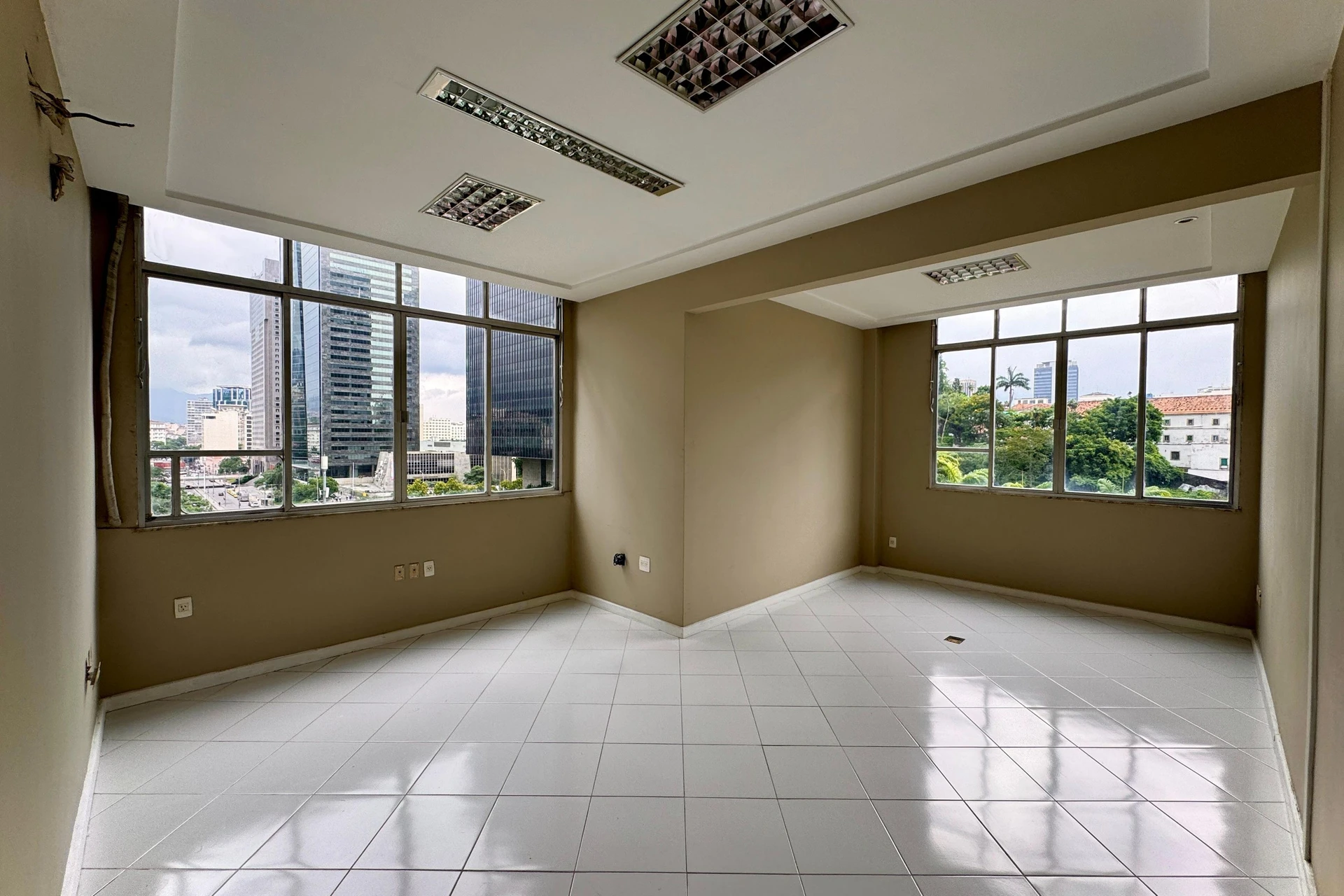 Furnished 2-bedroom apartment with 1 suite and balcony — photo 22