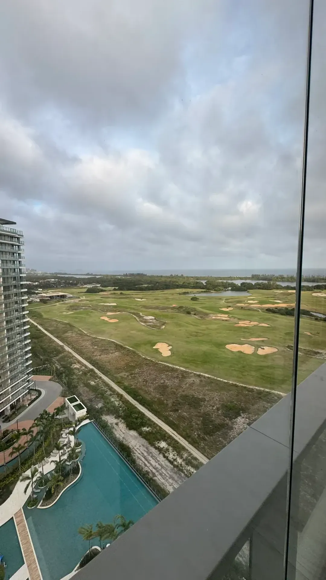 Apartment with 4 bedrooms, 5 bathrooms and enclosed balcony — photo 40