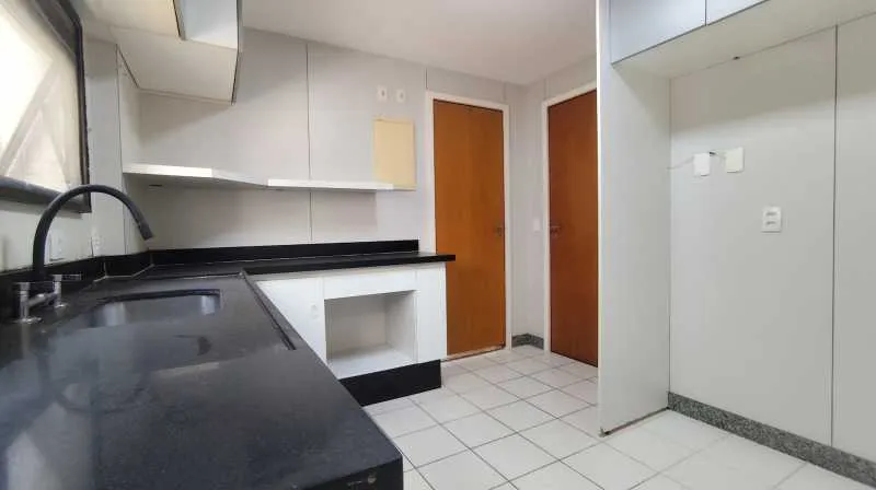 165 m² apartment with 3 bedrooms and 5 bathrooms — photo 28