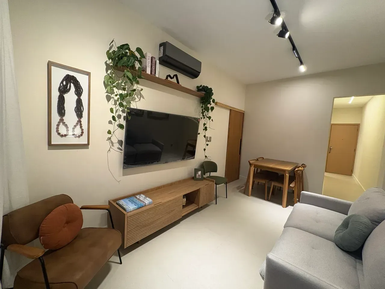 Furnished 2-bedroom apartment with 2 bathrooms — photo 11